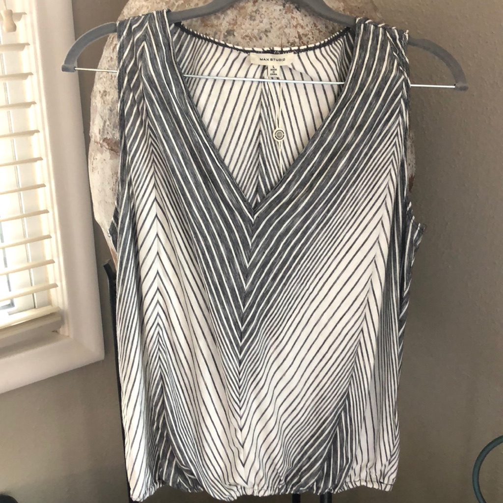 Brand New Max Studio Vneck